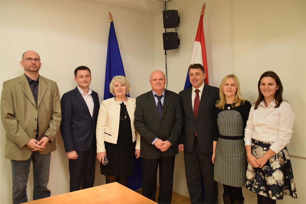 The picture shows a delegation of the Republic of Moldova visiting the State Geodetic Administration.