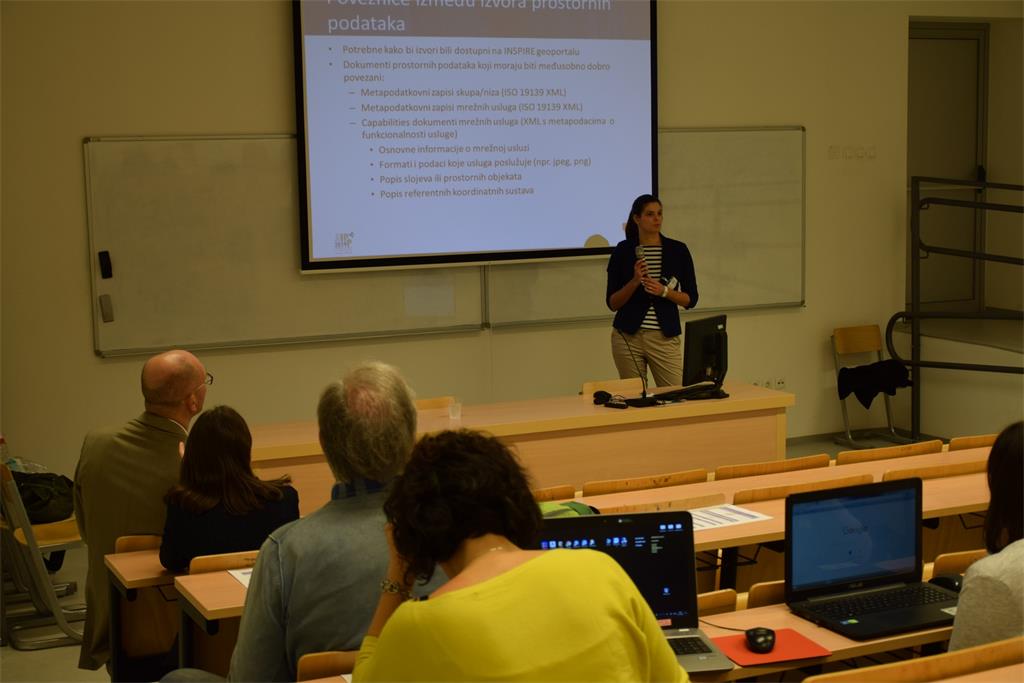 The picture shows the workshop participants and Tanja Rodin during her lecture entitled "Connection between Spatial Data Sources - Data Sets and Services".