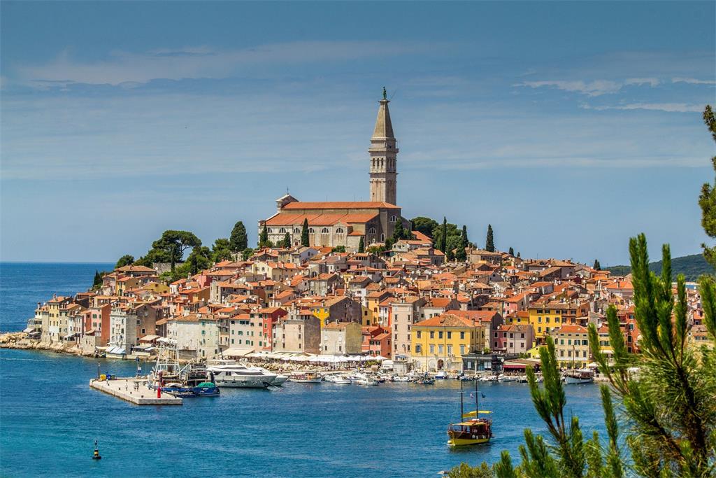 Slika prikazuje grad Rovinj.