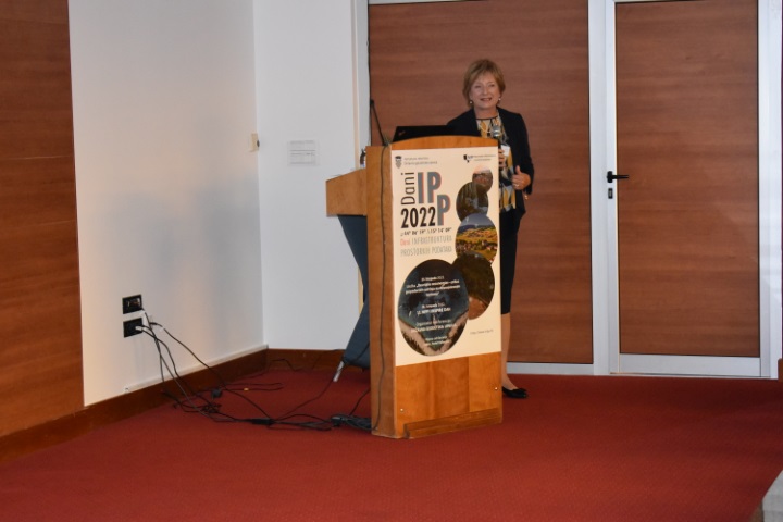 The picture shows Ph. D. Branka Ivančan Picek, Director General of the State Hydrometeorological Institute, during the welcome speech at the opening of the "SDI Days 2022" conference.