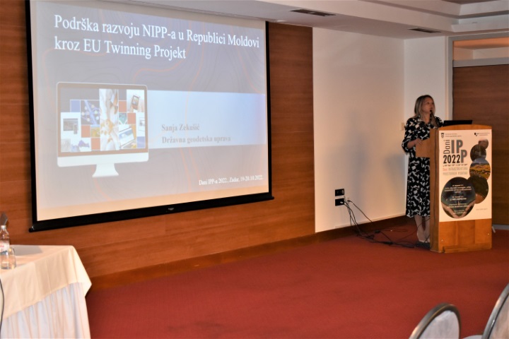 The picture shows Sanja Zekušić (SGA) during a lecture at the "SDI Days 2022" conference.