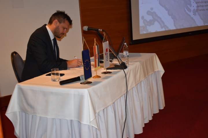 Slika prikazuje Davora Kršulovića, voditelja II. sesije na konferenciji "Dani IPP-a 2022."
