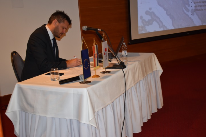 The picture shows Davor Kršulović, leader of II. sessions at the "SDI Days 2022" conference.