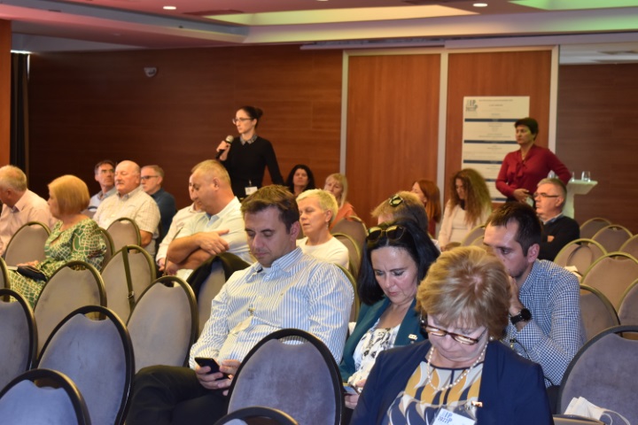 The picture shows a discussion and questioning at one of the lectures at the "SDI Days 2022" conference.