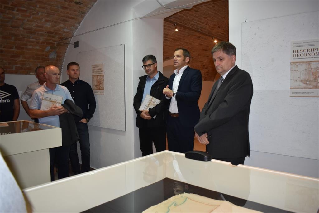 The picture shows the director of the State Archives in Zadar, assistant. Ph.D. Ante Gverić, author of the exhibition prof. Ph.D. Josip Faričić and Deputy Director General of the State Geodetic Administration Antoni Šustić, during the opening of the exhibition "Descriptio oeconomiae - presentations of economic contents on early modern maps"