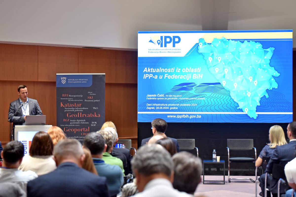 The picture shows a representative of the Federation of BiH during the presentation of the conference "SDI Day 2024."