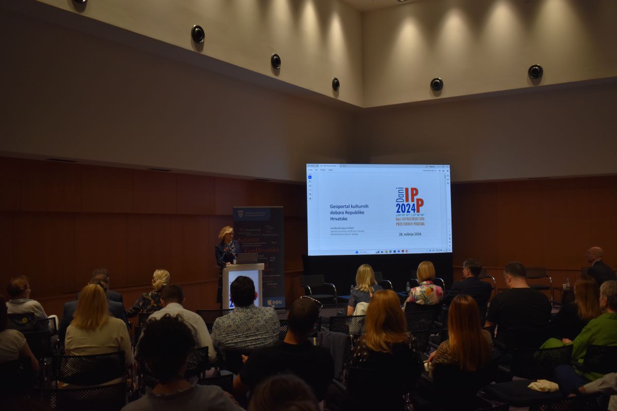 The picture shows the presentation of Deranja Crnokić A.: Geoportal of Cultural Property of the Republic of Croatia
