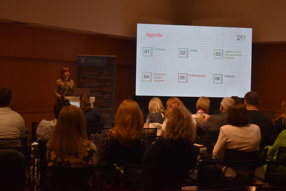 The picture shows the presentation of Kardum D., Škvorc M., Modrić L., Grđan S., Gal T., Šoštarić H.: Implementation of a WebGIS browser for the VARKOM company with data harmonization with the SKI exchange format