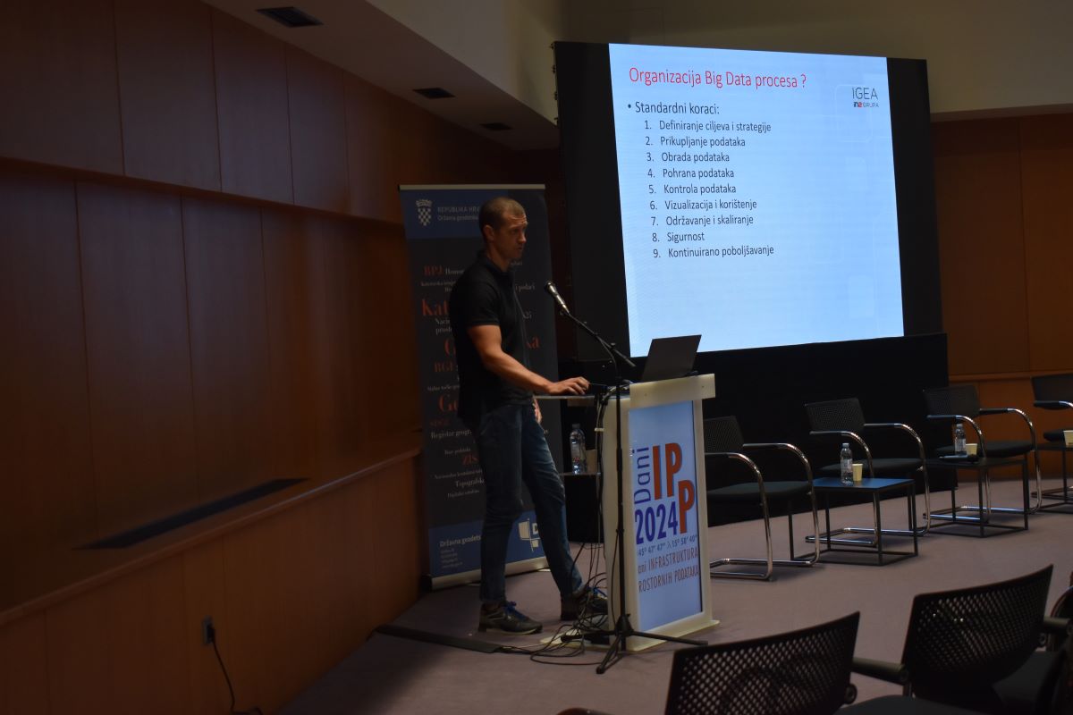 The picture shows the presentation of Karuza I., Pjanić S.: Big Data - large amounts of data from different sources
