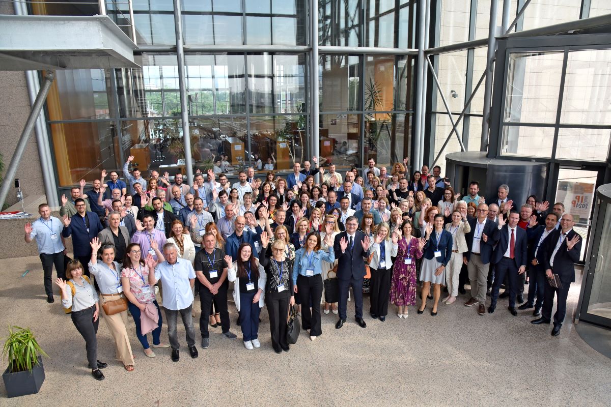 The picture shows a joint photo of the participants of the "SDI 2024 Day" conference.