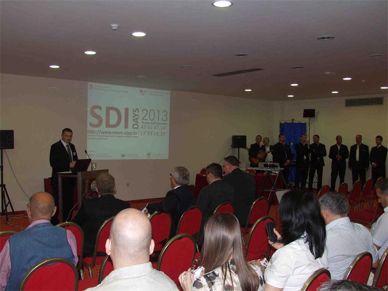 The picture shows one of the 30 lectures held as part of the 5th NSDI and INSPIRE days.