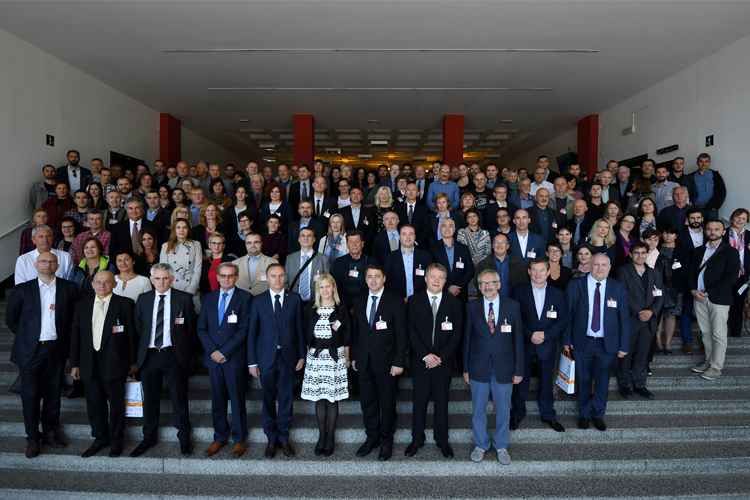 The picture shows a joint photo of the participants of the SDI Days 2018 conference and the 14th International Conference on Geoinformation and Cartography.