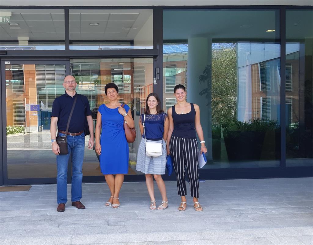 The picture shows the members of the project team, representatives of the National Contact Point, T. Ciceli, V. Husnjak, I. Gašparović and T. Rodin in front of the building of the Joint Research Center in Ispra, Italy.